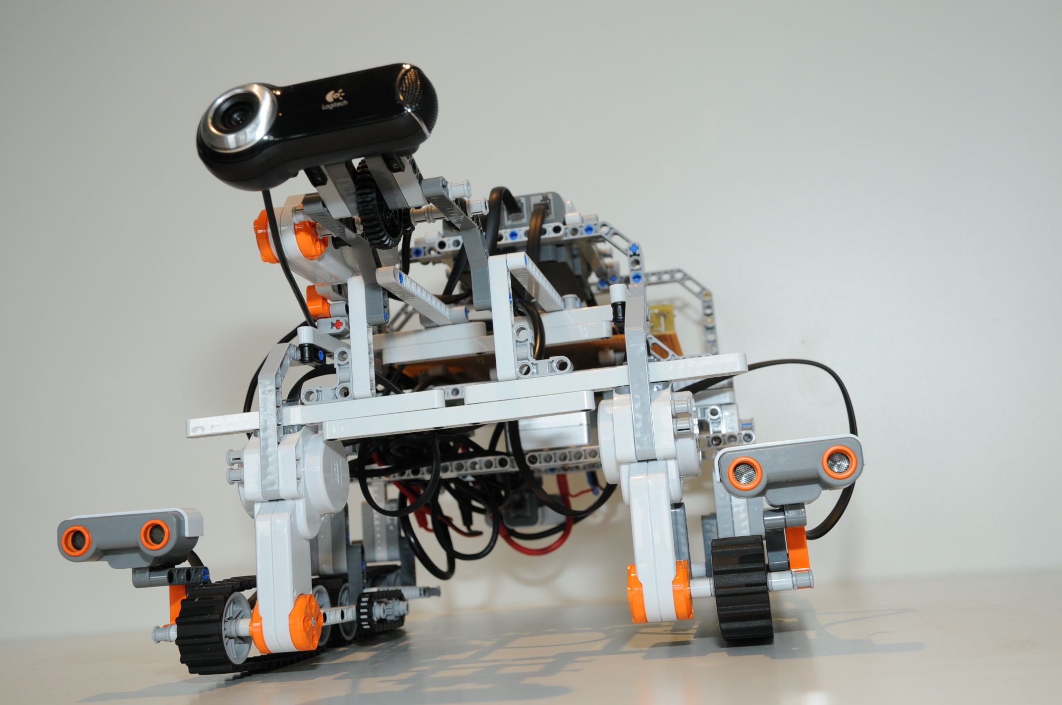 Space Station Astronaut Drives Robot on Earth via 'Interplanetary Internet'